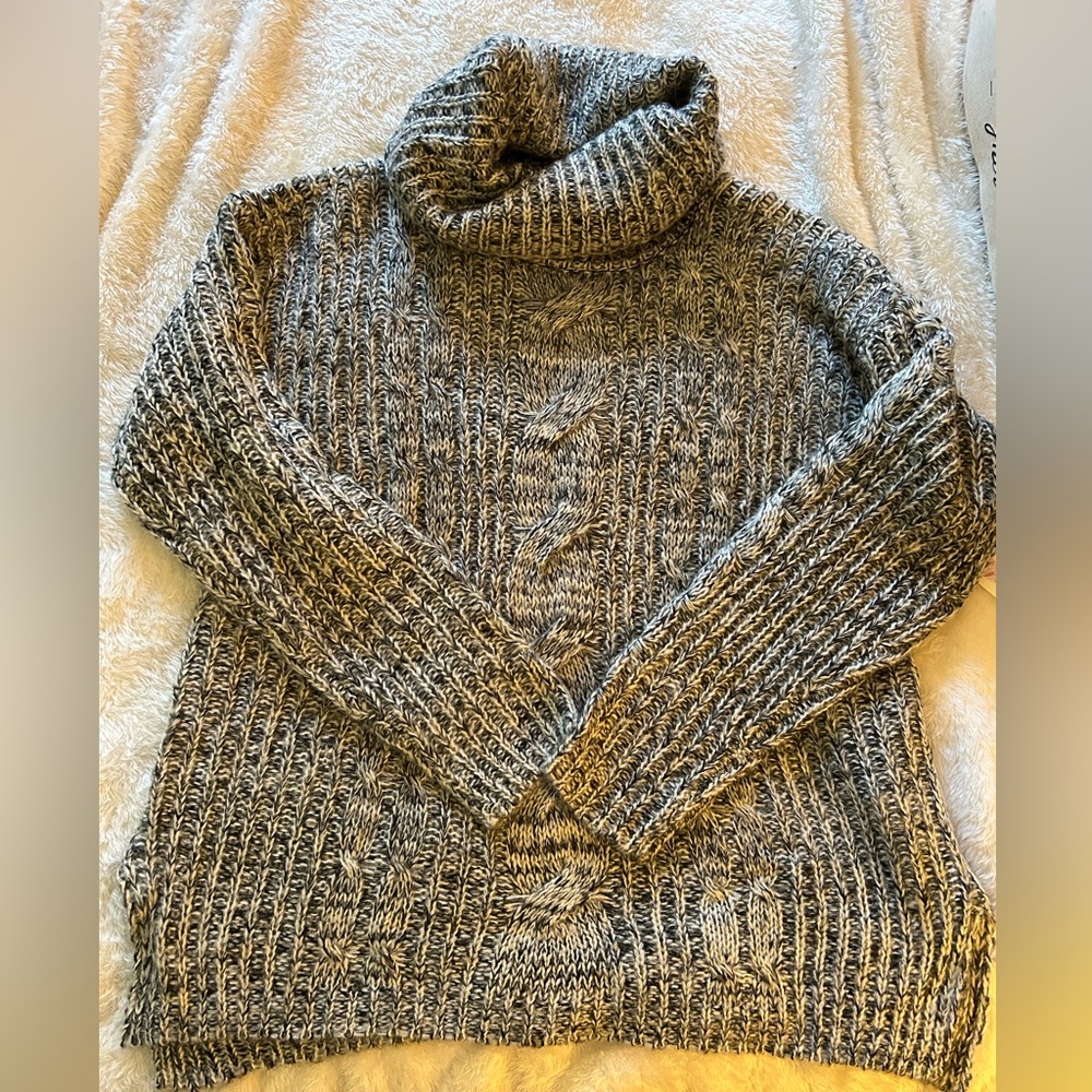 NWTs Forever 21 Turtleneck Sweater Cream/Black Size L